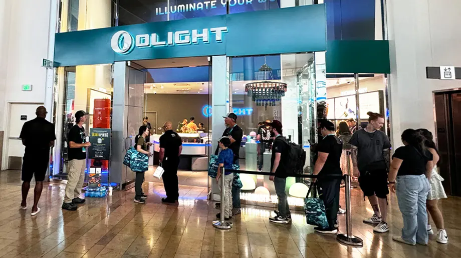 L'inaugurazione del primo negozio di esperienze di Olight